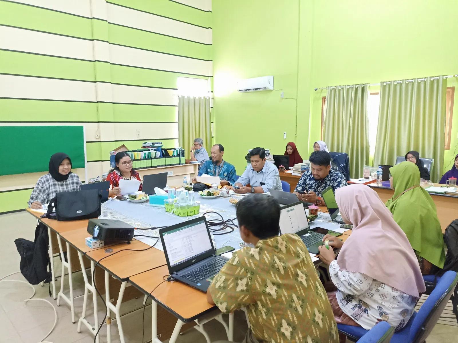 Program Studi Teknologi Produksi Tanaman Perkebunan Politap Gelar Monev Competitive Fund Vokasi Tahun 2023