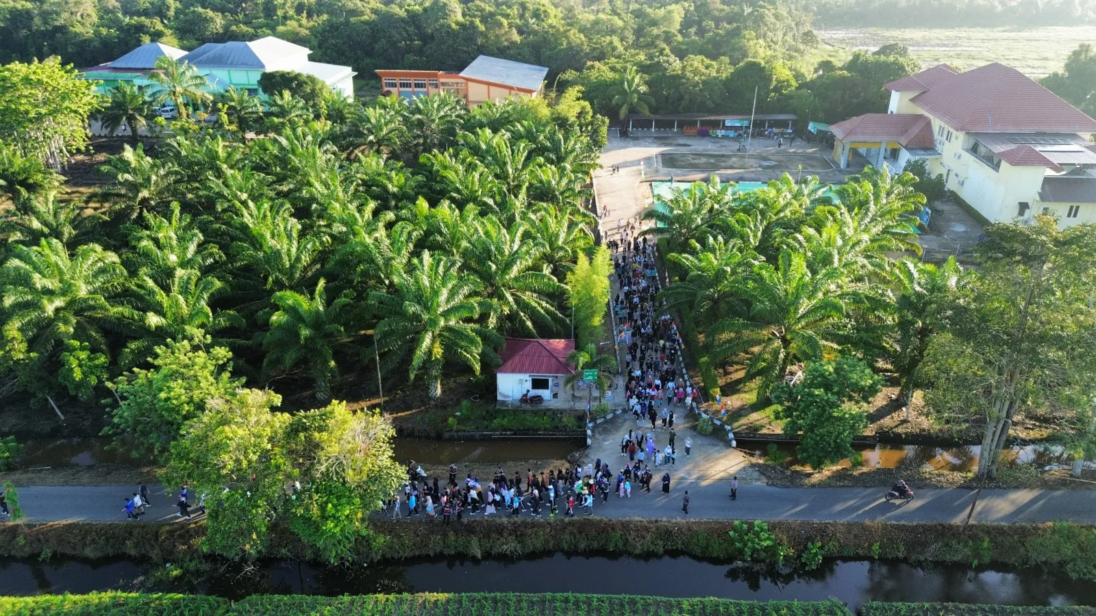Semarak Jalan Santai Dies Natalis ke-17 Politap, Hadirkan Kebersamaan dan Puluhan Doorprize Menarik
