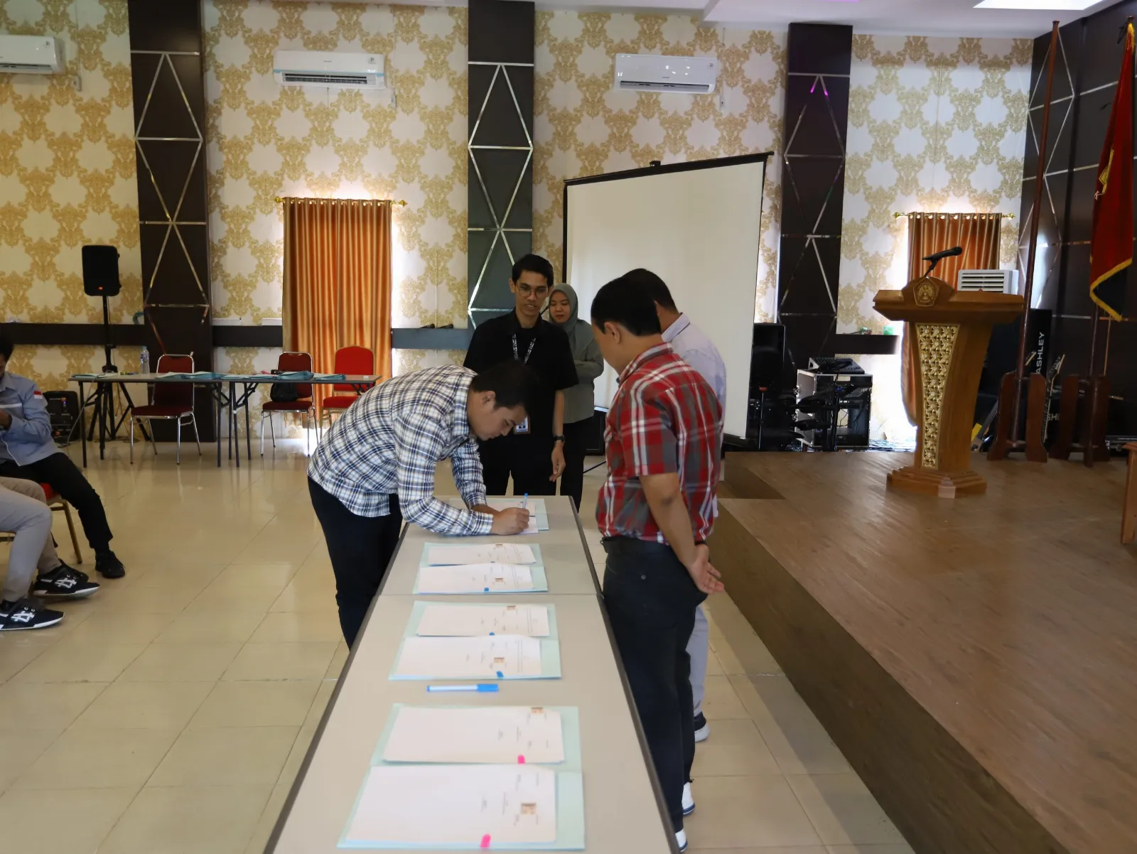 Politap Gelar Penandatanganan Kontrak PPM Pusat dan Internal Tahun 2025