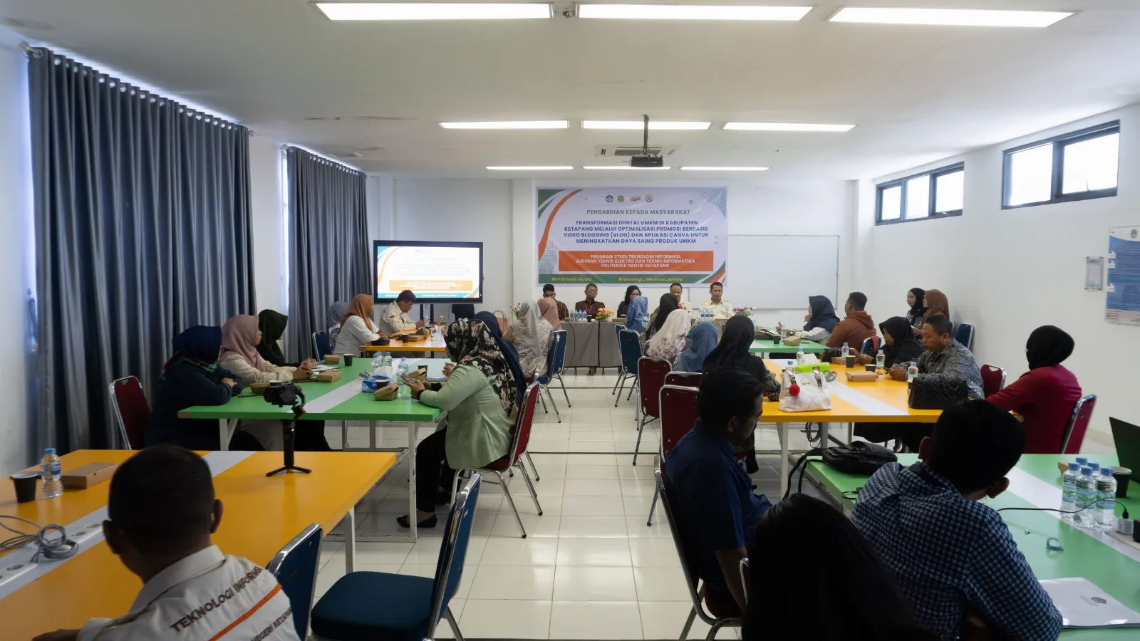 Prodi Teknologi Informasi Politap Gelar Pelatihan Digitalisasi Promosi bagi UMKM Ketapang