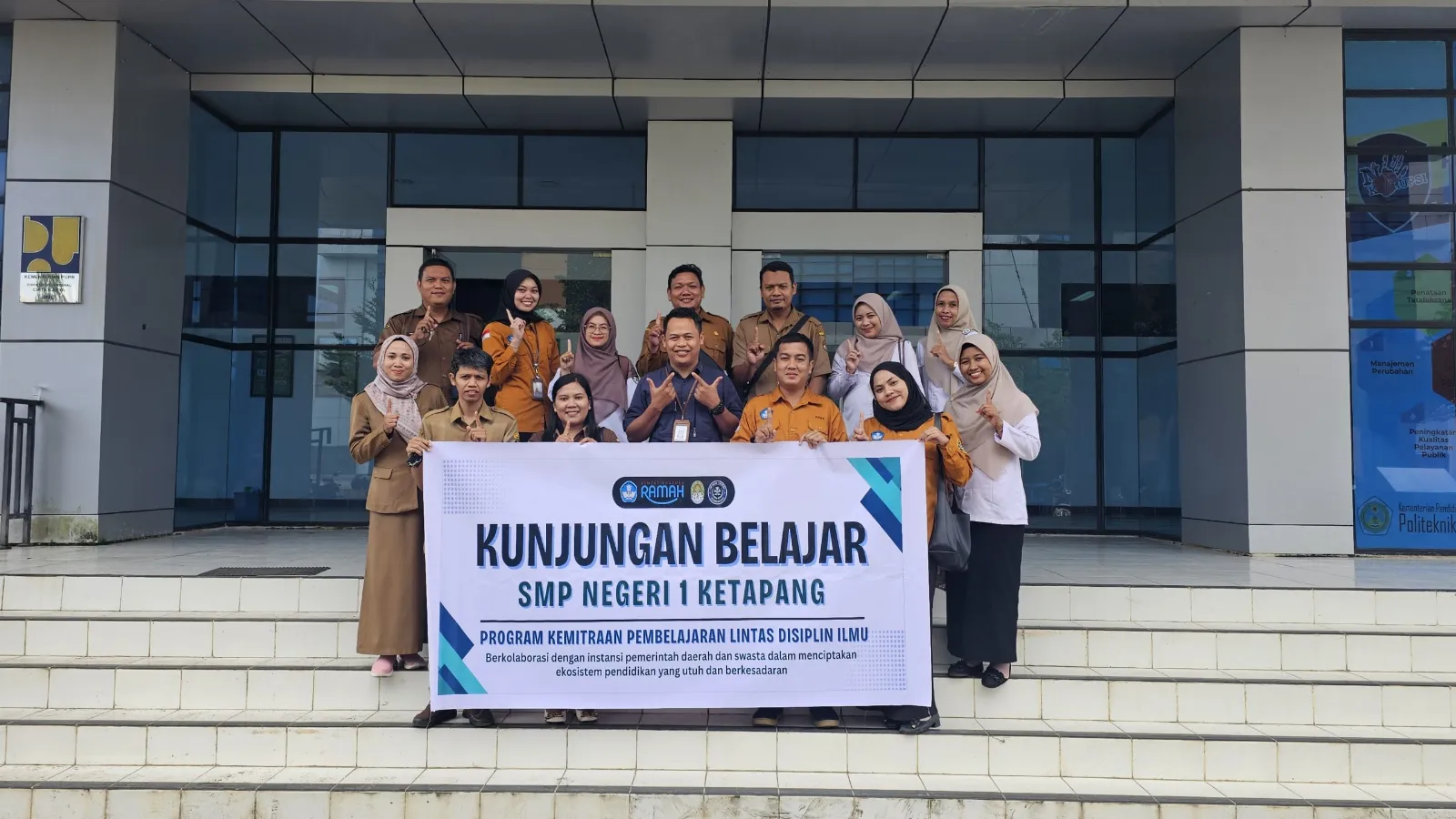 Perdalam Coding dan Kecerdasan Artifisial, Guru SMPN 1 Ketapang Belajar ke Politap