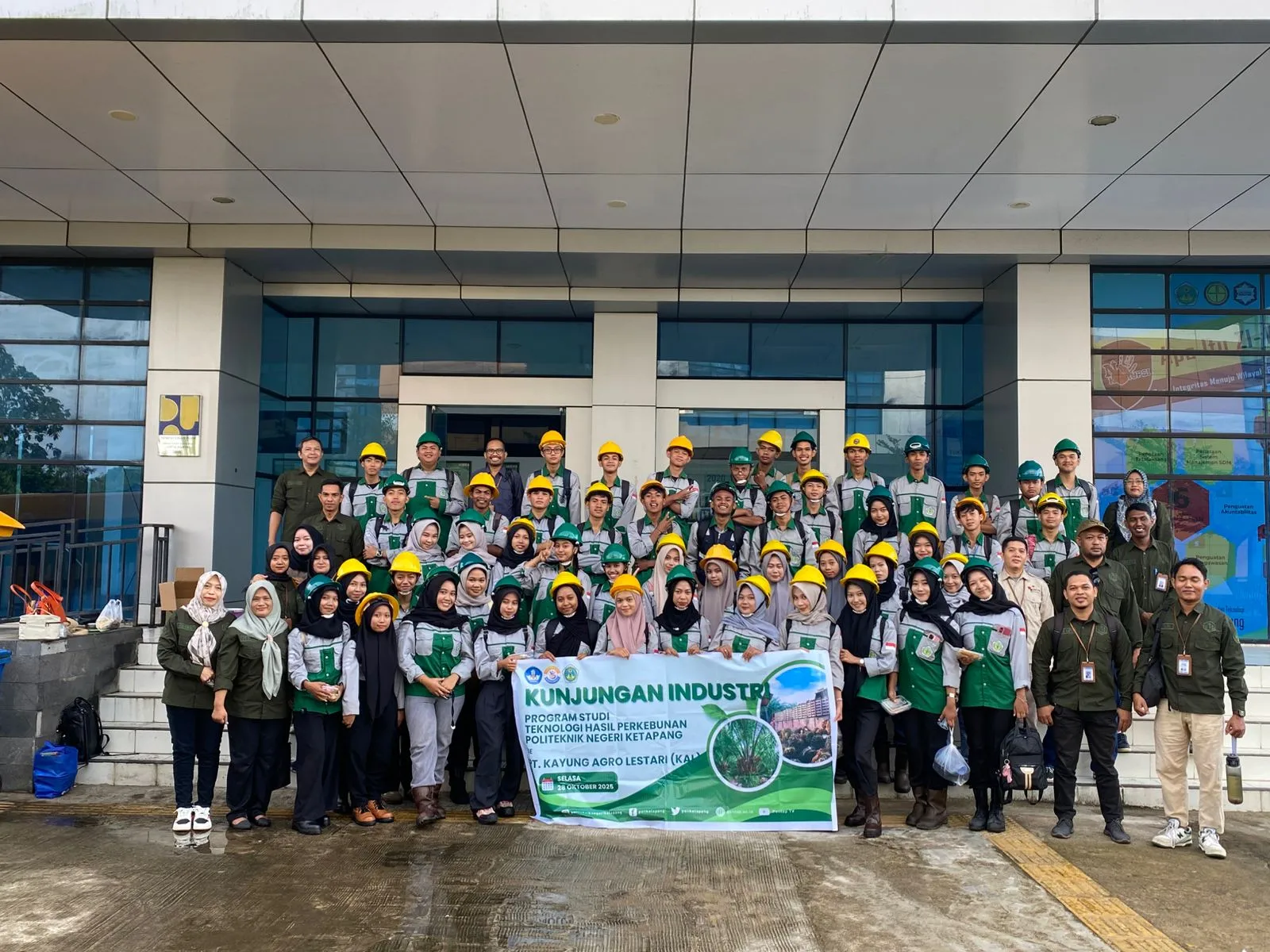 Prodi Teknologi Hasil Perkebunan Laksanakan Kunjungan Industri ke PT Kayung Agro Lestari
